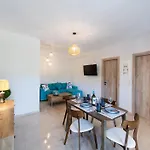Ruellia Luxury Apartment Kalligoni