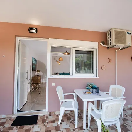 Ruellia Luxury Kalligoni